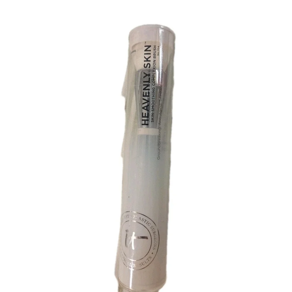 IT Cosmetics Heavenly Skin Skin-Smoothing‎ Complexion Brush Sealed No 704